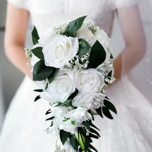 Bouquet da sposa fatto a mano con fiori di seta a cascata in nastro di seta