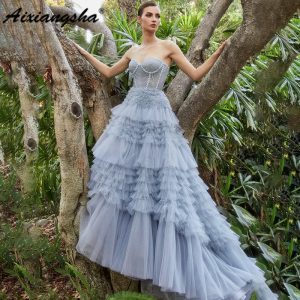 Abito da ballo della principessa presenta un bellissimo corpetto pieghettato con corsetto e dettagli floreali