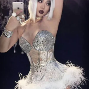 Abito corto di piume bianche Compleanno Festeggia il vestito da festa Cantante Costume da ballo scintillante Ballerina celebrità abiti da spettacolo teatrale