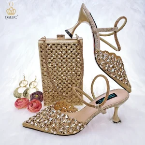 Scarpe e borsa fatte a mano con diamanti piccoli e luccicanti per le donne, dal design confortevole e affusolato.