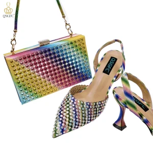 Scarpe e borsa artigianali italiane dallo stile popolare a ritagli per donne: eleganti, colorate e perfette per feste e matrimoni