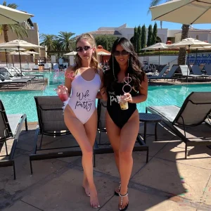 Costume da bagno personalizzato per la moglie della festa - Ideale per spiaggia, piscina, crociera, addio al nubilato, festa nuziale, luna di miele, regalo per le damigelle d'onore