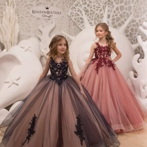 Abito da ballo senza maniche in tulle con applicazioni di fiori per matrimonio e compleanno con scollo a V